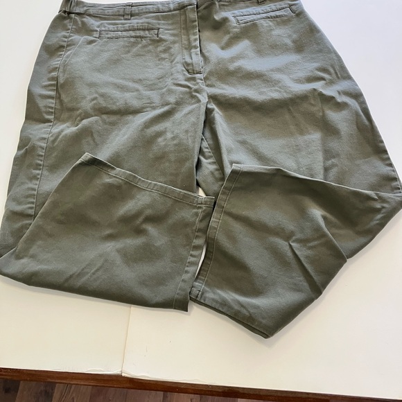 Chico's Pants - Chico's Woman’s Capri Dark Olive Green Pants